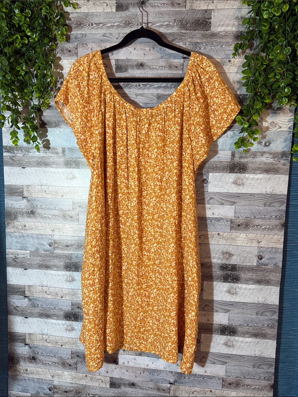 NWT! Wonderly
Petite Flutter Sleeve Printed Dress - Picture 7 of 7